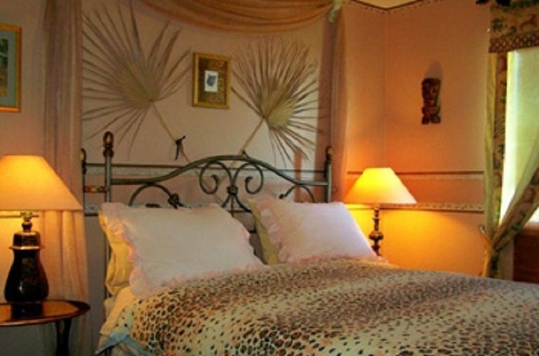 Hemingway'S By The Sea Bed & Breakfast Esquimalt Exterior photo